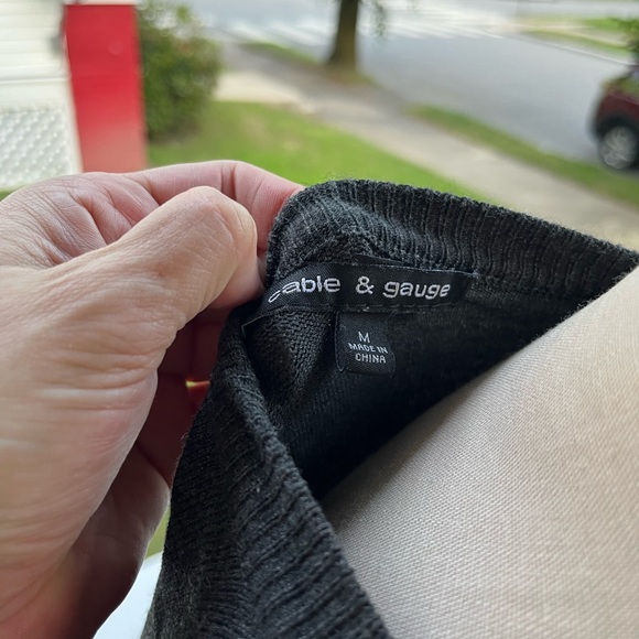 Cable & Gauge Rayon Knit Cardigan M Dark Gray Preppy Classic Business Wear VGUC - Picture 4 of 4